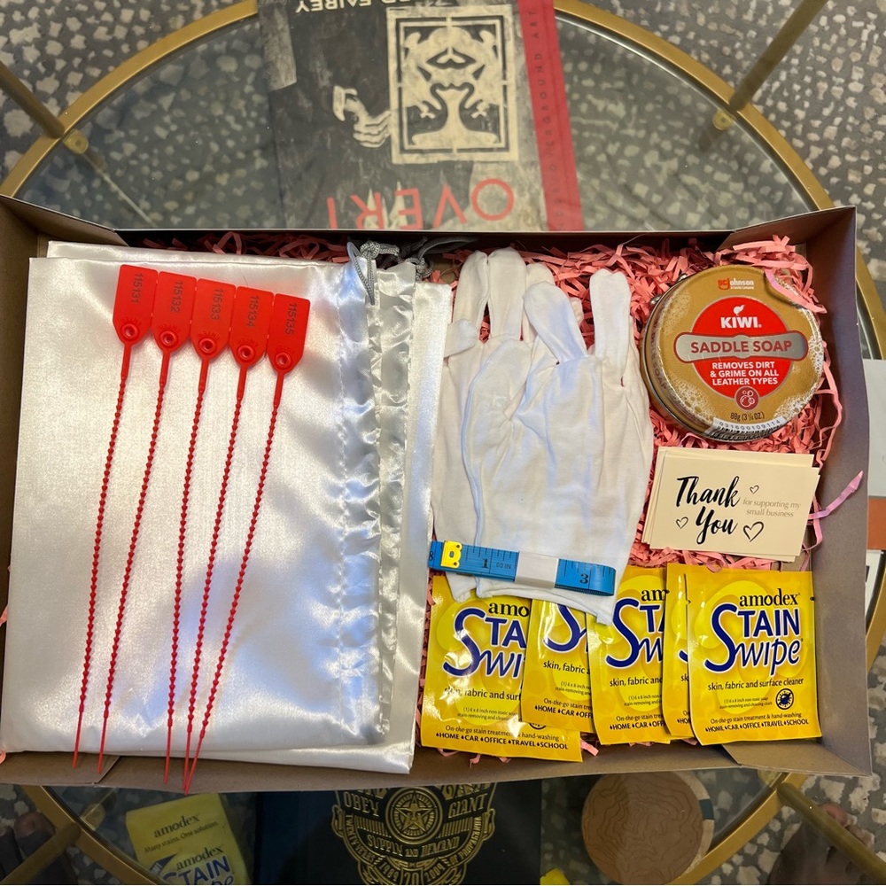 Handbag Reseller‎ Essentials Kit w/ Water Wipes